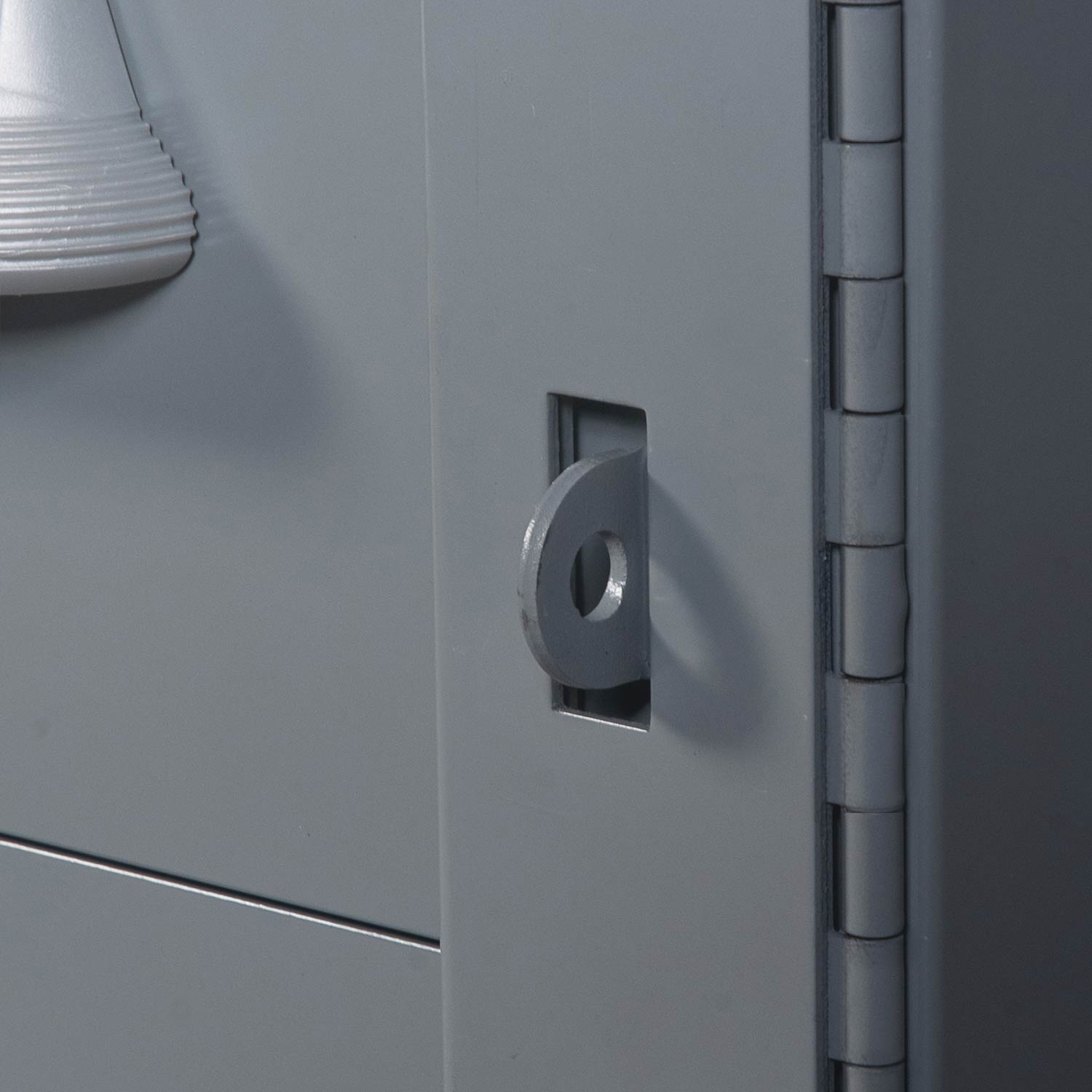Lyon modular cabinet external lockbar